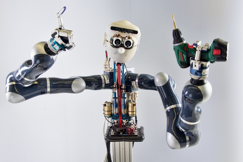 Робот макс отзывы. Робот Макс. Apollo Robot. FTC роботы. Робот писатель.